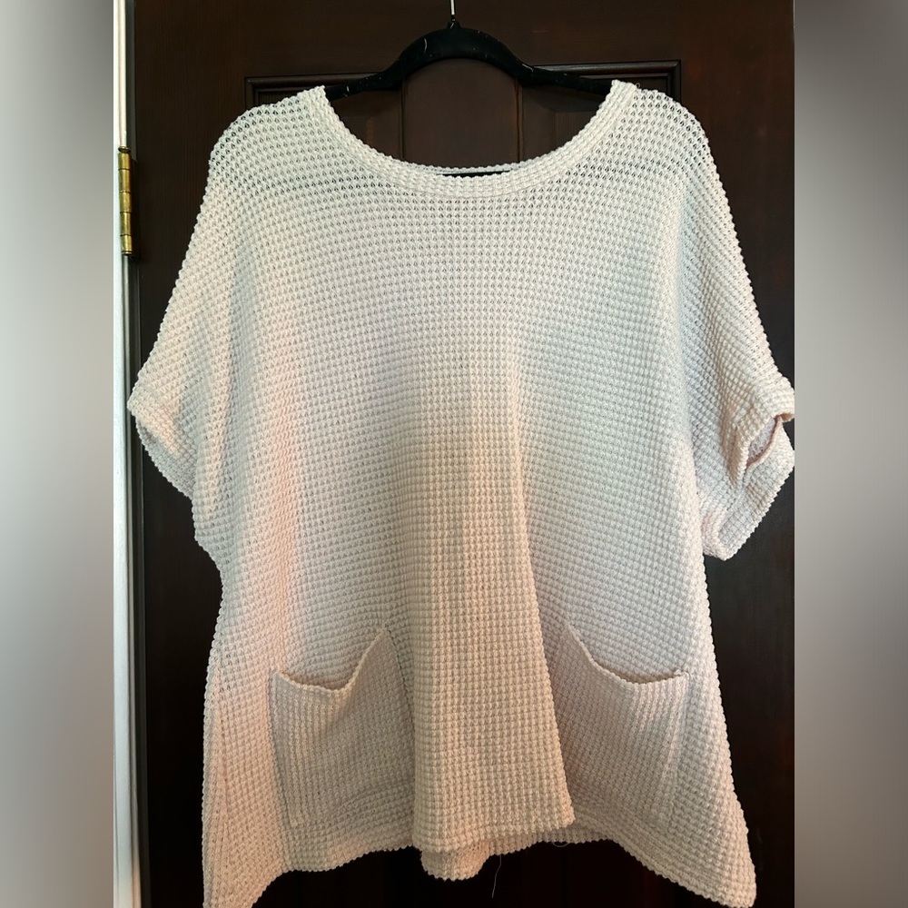 Short sleeve sweater blouse